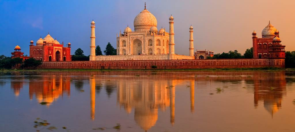 india-taj-mahal-shows-details