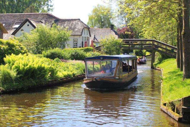 Giethoorn - πόλεις με κανάλια