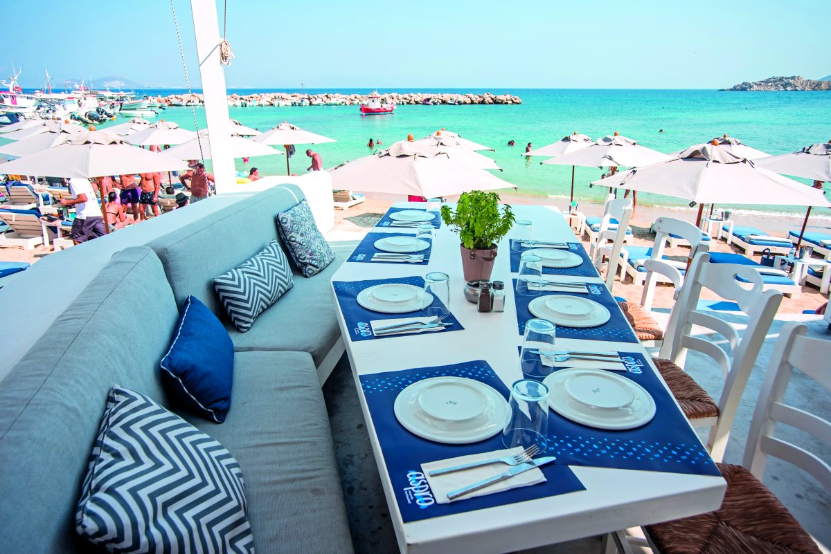 Aspro Seaside restaurant στην παραλία του Αμπελά, Πάρος