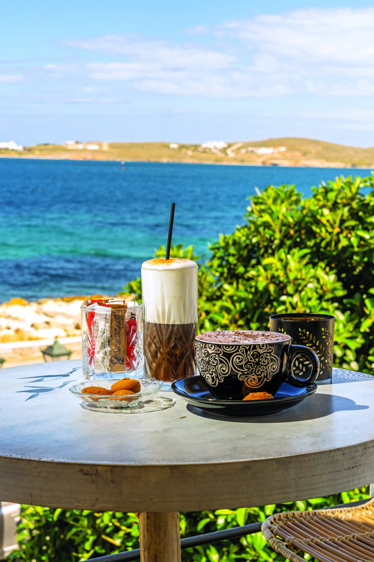 Καφές  στο Zen Cocktail bar στην Παροικιά