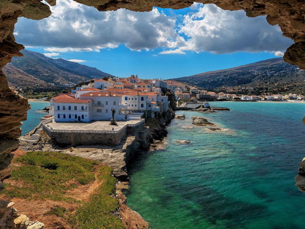 Η Sunday Times ανακήρυξε την Άνδρο το ωραιότερο ελληνικό νησί