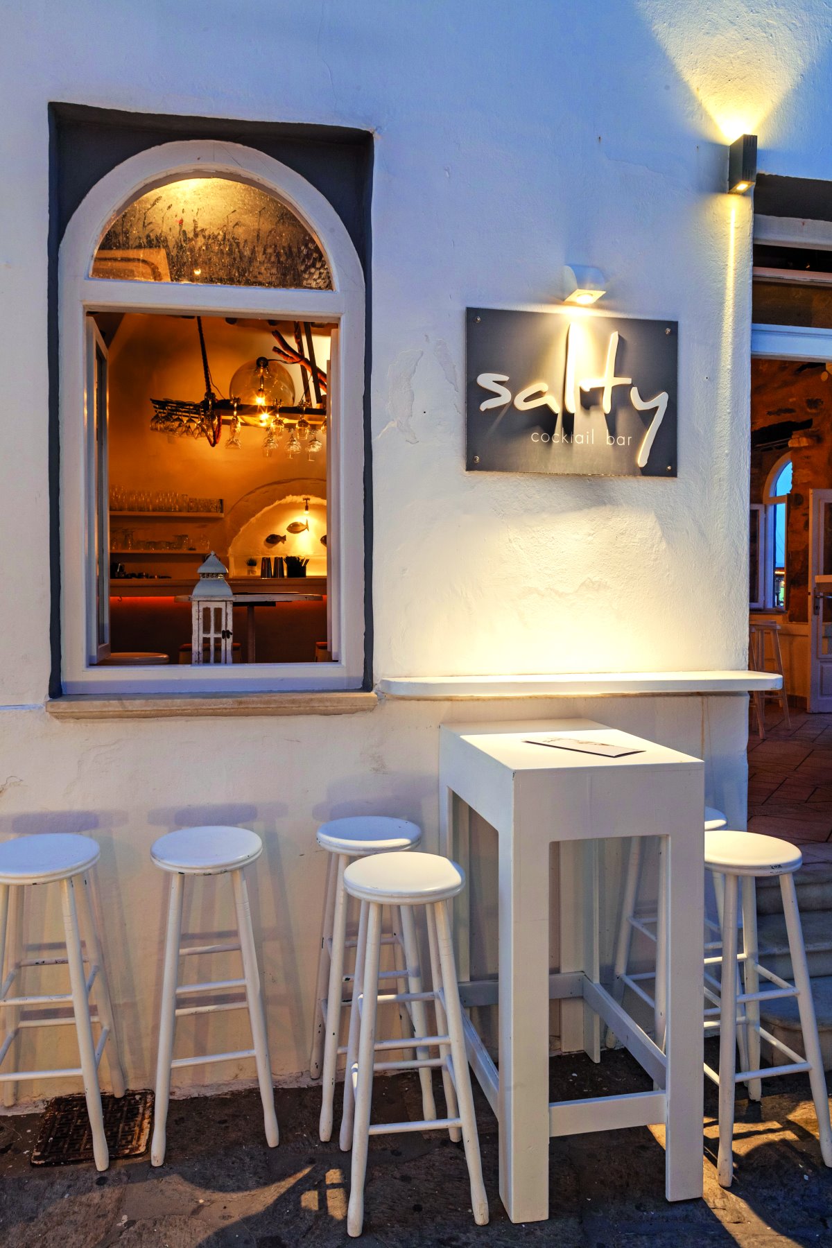 Το γνωστό cocktail bar Salty στο Λιμανακι της Νάουσας 
