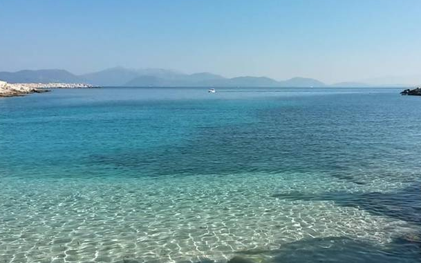 Τολμάτε να κολυμπήσετε;- Αυτή είναι η πιο κρύα παραλία της Ελλάδας που το νερό της δεν ζεσταίνει ποτέ...