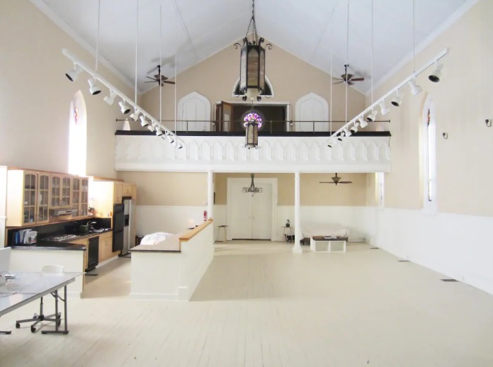 Μια εκκλησία που μετατράπηκε σε Airbnb!