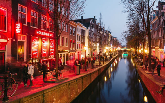 Στα "κόκκινα φανάρια" του Άμστερνταμ