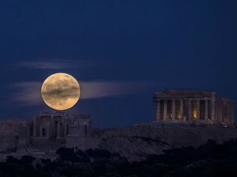 Υπερπανσέληνος, Ακρόπολη