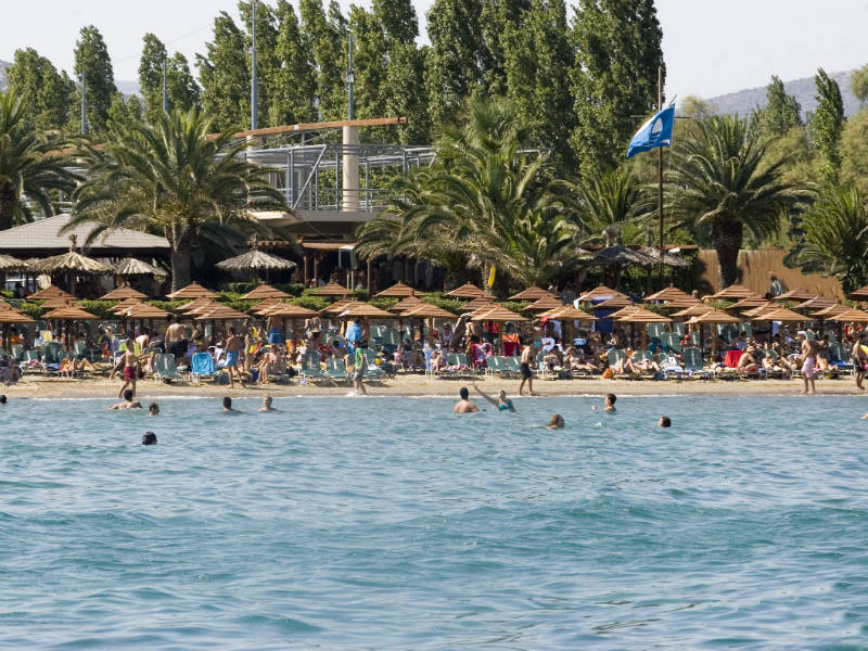 Οι πιο καθαρές παραλίες της Αττικής - Ποιες πήραν «Γαλάζια Σημαία» για το 2019;