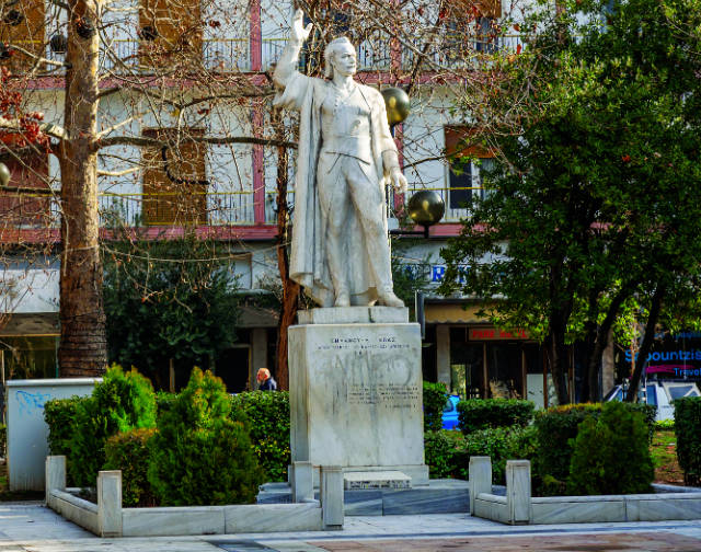 Άγαλμα του Εμμανουήλ Παπά, Σέρρες