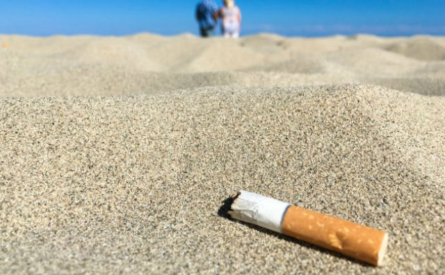 ελληνική παραλία όπου απαγορεύεται το κάπνισμα