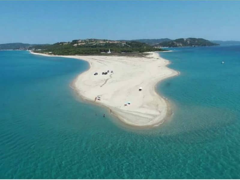 Ποσείδι: Η πιο παράξενη παραλία της Χαλκιδικής