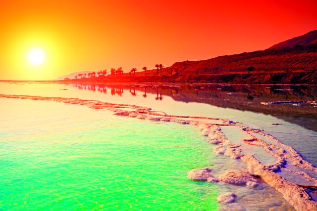 Το Ηλιοβασίλεμα στη Νεκρά Θάλασσα Ιορδανία