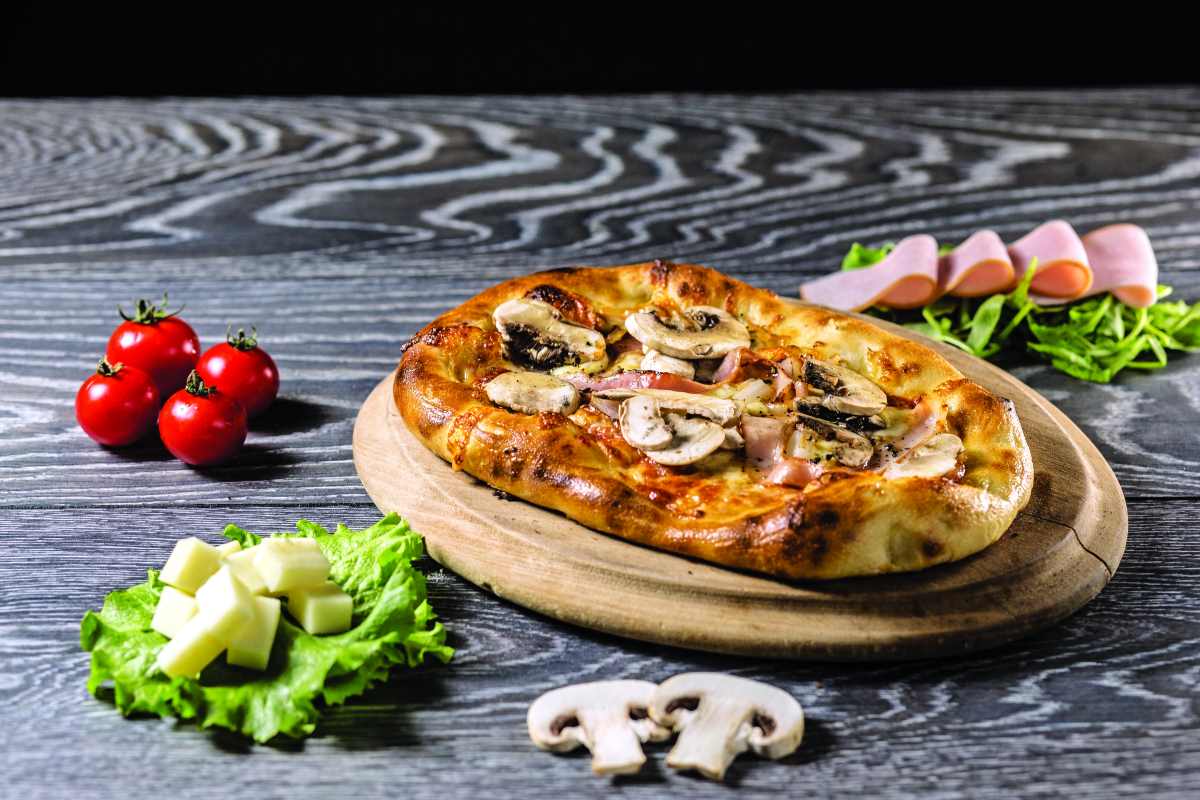 Παραδοσιακό Θεσσαλονίκη πίτσα