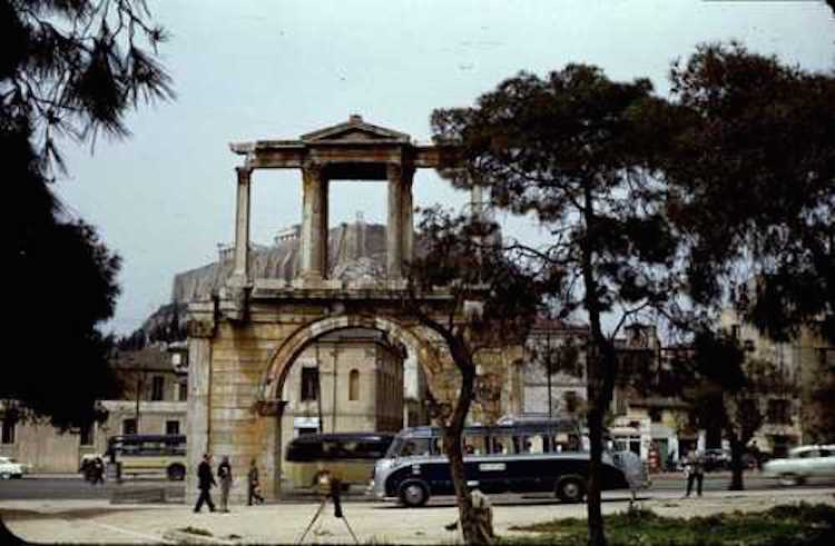 Πύλη Ολύμπου Διός, Παλιά Αθήνα