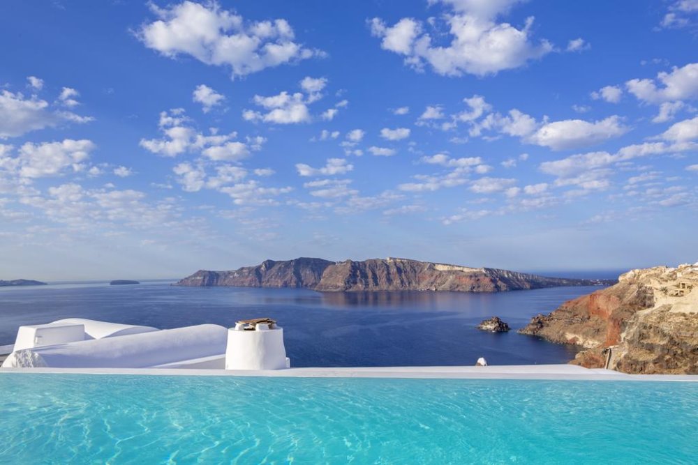 Η μαγευτική θέα στο Αιγαίο από το Katikies Santorini
