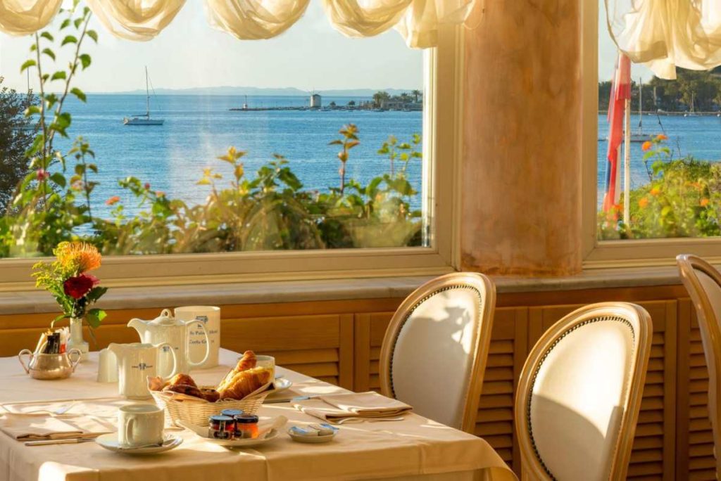 Corfu Palace Hotel, εστιατόριο με θέα