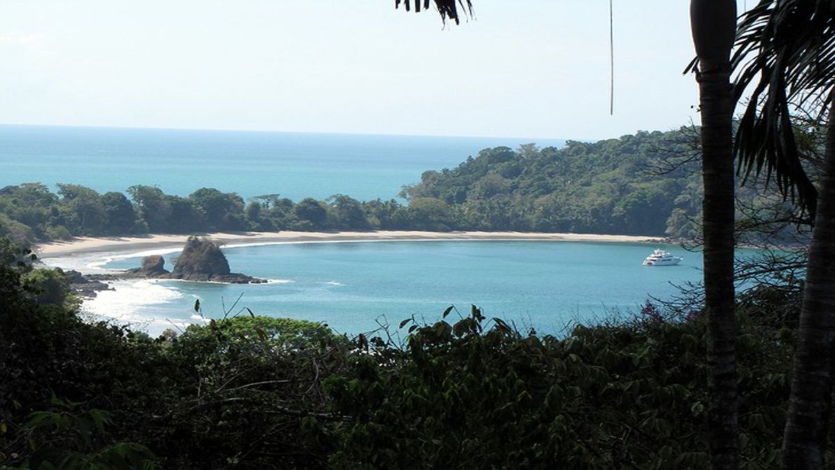 πανέμορφη θέα σε μια υπέροχη ακτή της Κόστα Ρίκα