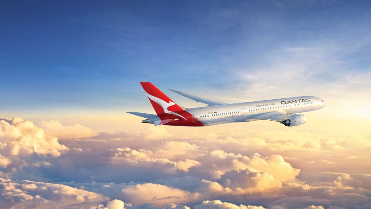 qantas αεροπλάνο πτήση πάνω από τα σύννεφα