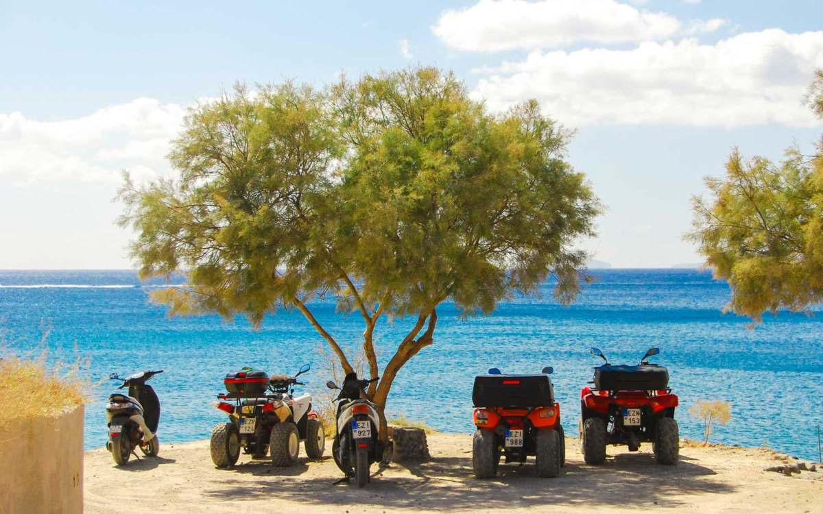 Η οδήγηση στα ελληνικά νησιά είναι δύσκολη και τα ATV αποτελούν σταθερή επιλογή των επισκεπτών