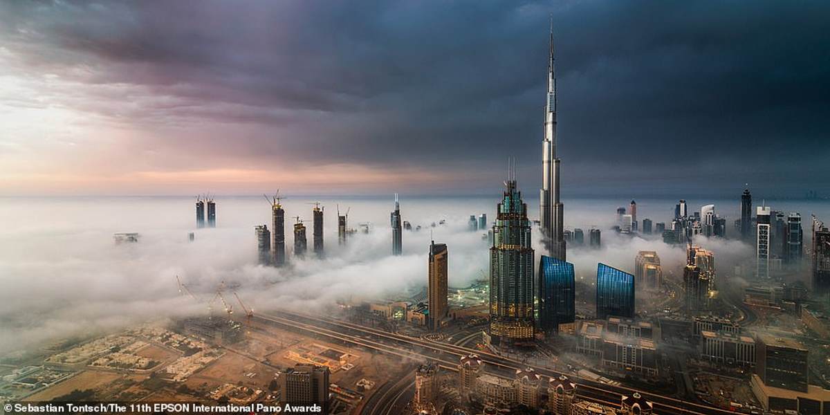 Μια εντυπωσιακή εικόνα του Ντουμπάι που τραβήχτηκε από τον Ισπανό φωτογράφο Sebastian Tontsch