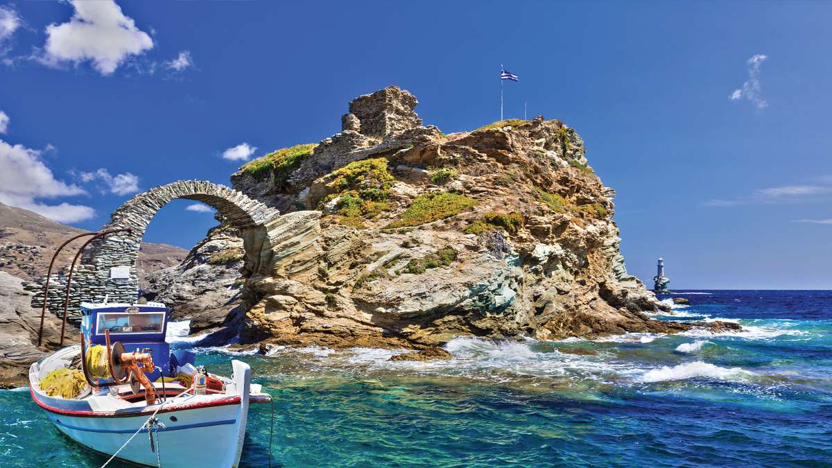 άνδρος βράχια θάλασσα βάρκα ωραιότερο ελληνικό νησί