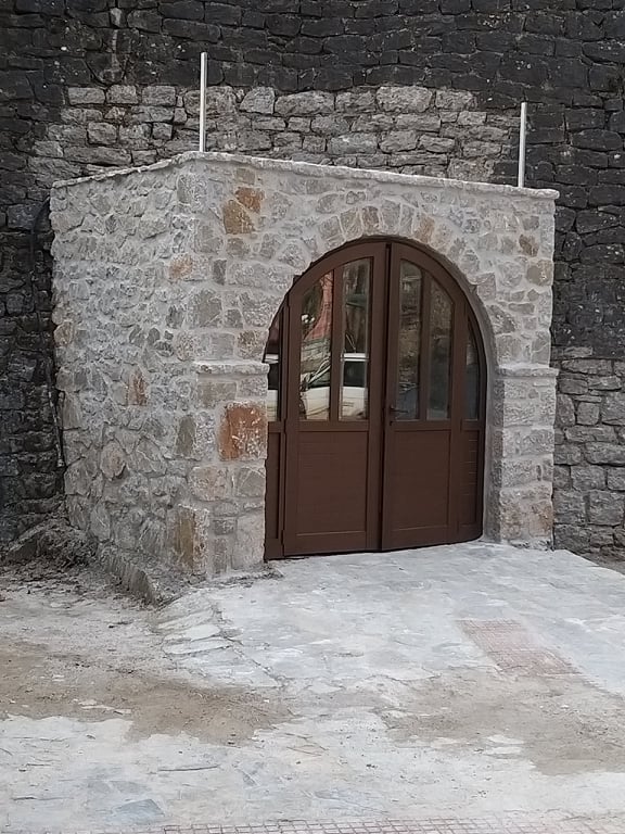 Λουτρά Σμοκόβου, είσοδος