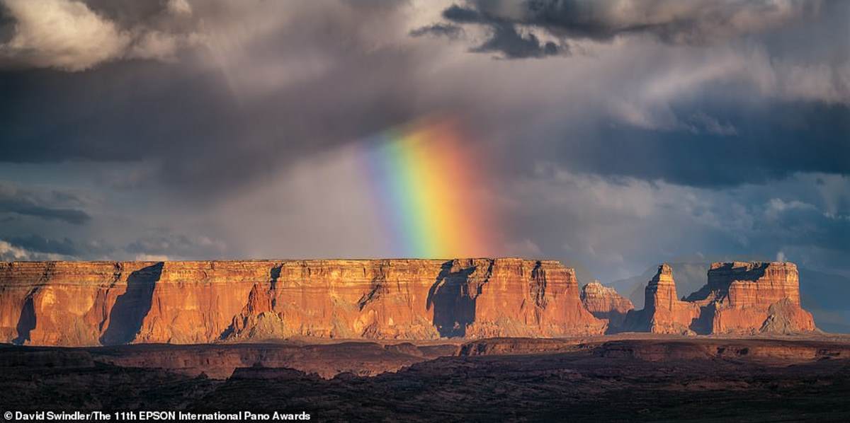 Ο Αμερικανός φωτογράφος Ντέιβιντ Σουίντλερ βρίσκεται πίσω από αυτήν την εκπληκτική εικόνα ενός ουράνιου τόξου στη Γιούτα