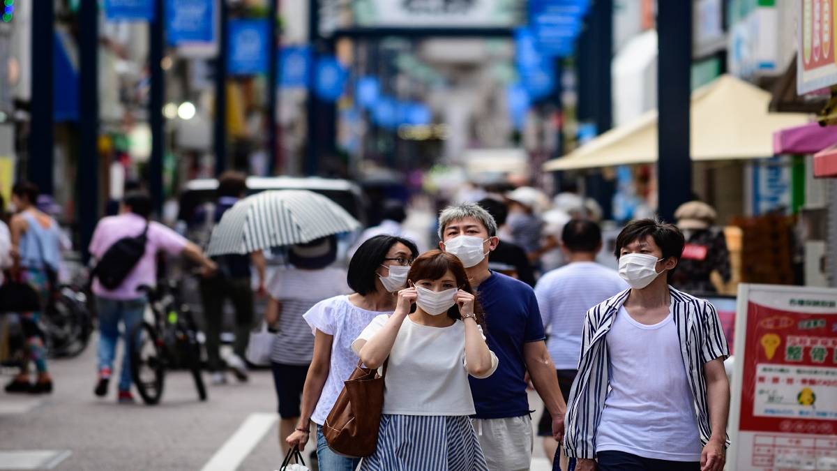Τόκιο πόλη κόσμος με μάσκες