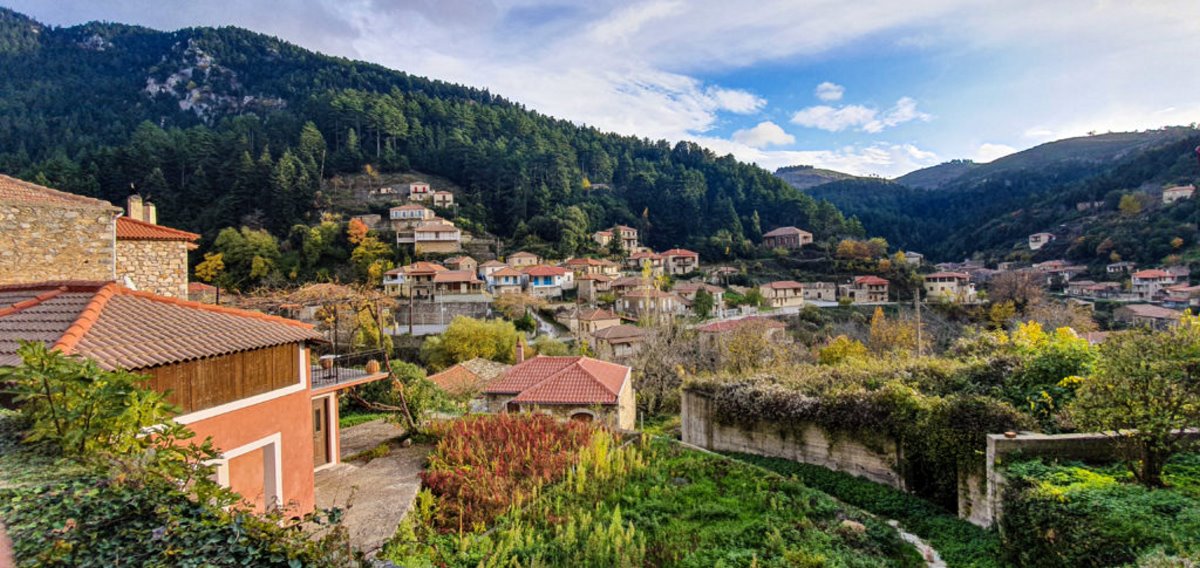Τζίτζινα χωριό Λακωνίας με υπέροχα πέτρινα σπίτια πανοραμική 
