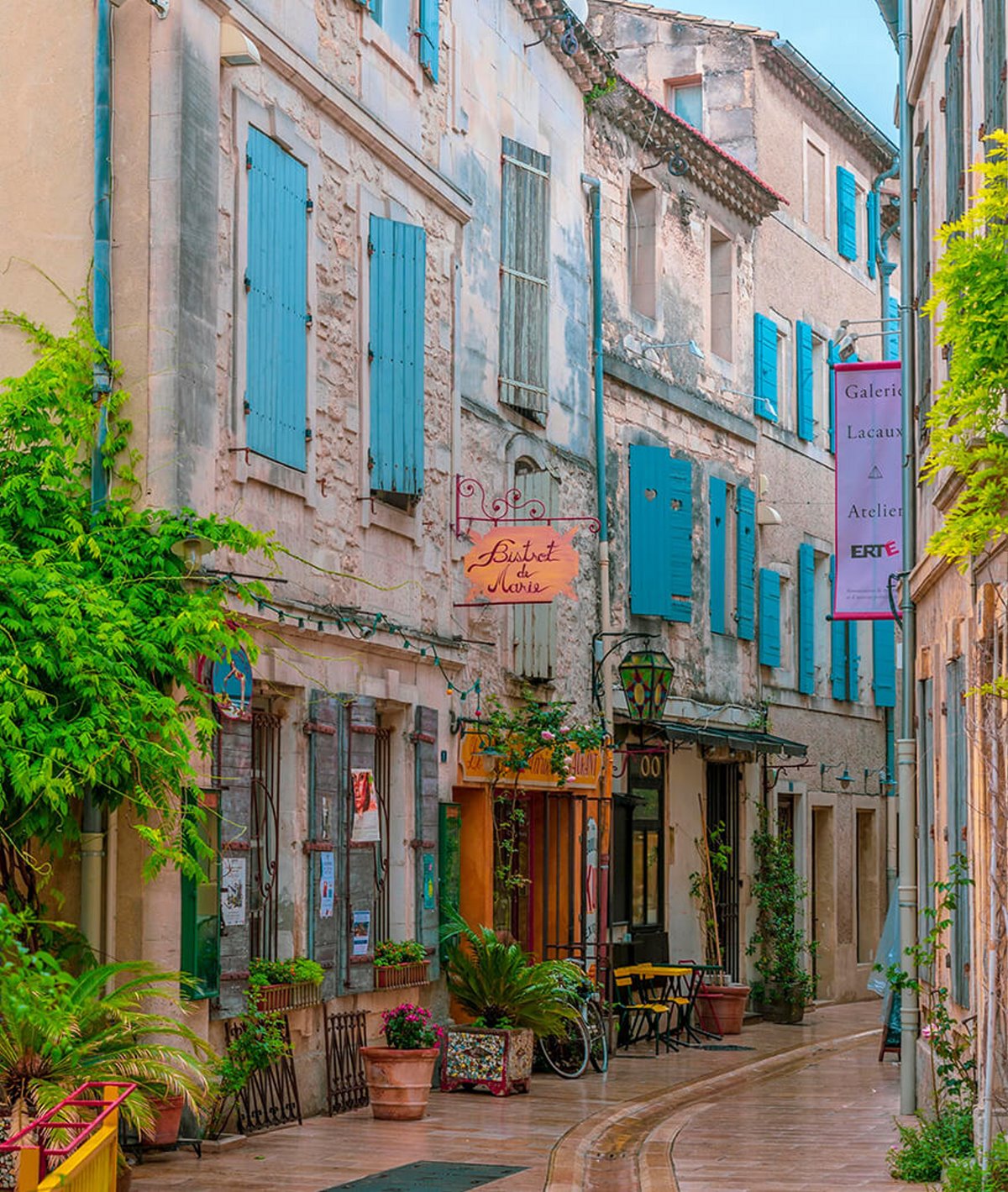 κουκλίστικα σοκάκια στην όμορφη provence στη Γαλλία