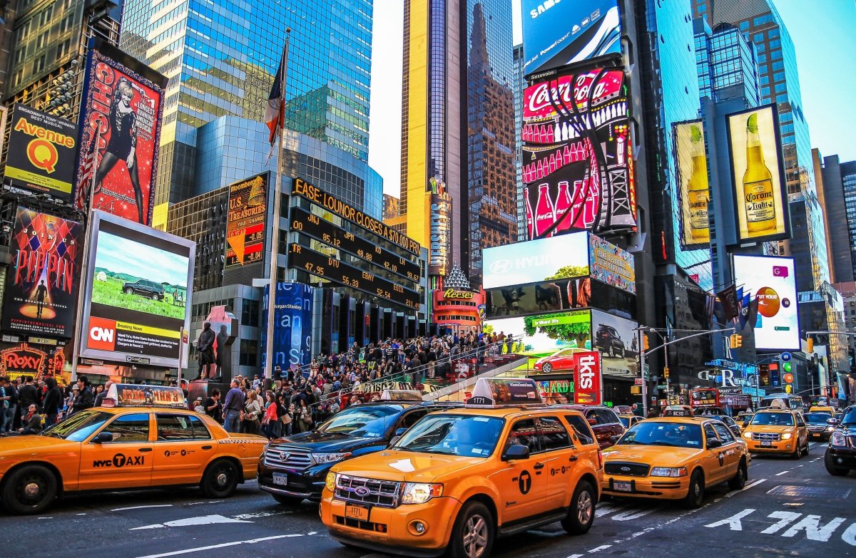 Διάσημοι δρόμοι στον κόσμο όπως η Times Square στη Νέα Υόρκη