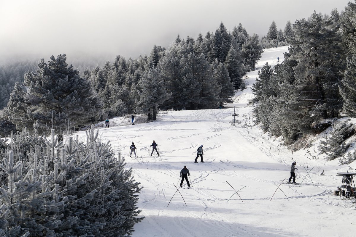 Ελατοχώρι Πιερίας το υπέροχο χιονοδρομικό με σκιέρ