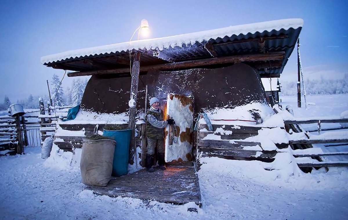 Oymyakon η πιο κρύα πόλη στον κόσμο τα σπίτια σκεπασμένα με χιόνι