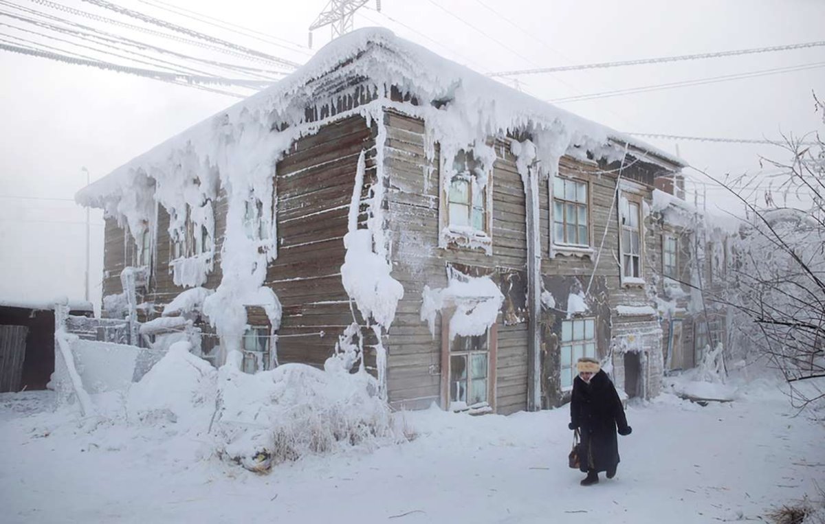 Oymyakon η πιο κρύα πόλη στον κόσμο παγετός και χιόνια