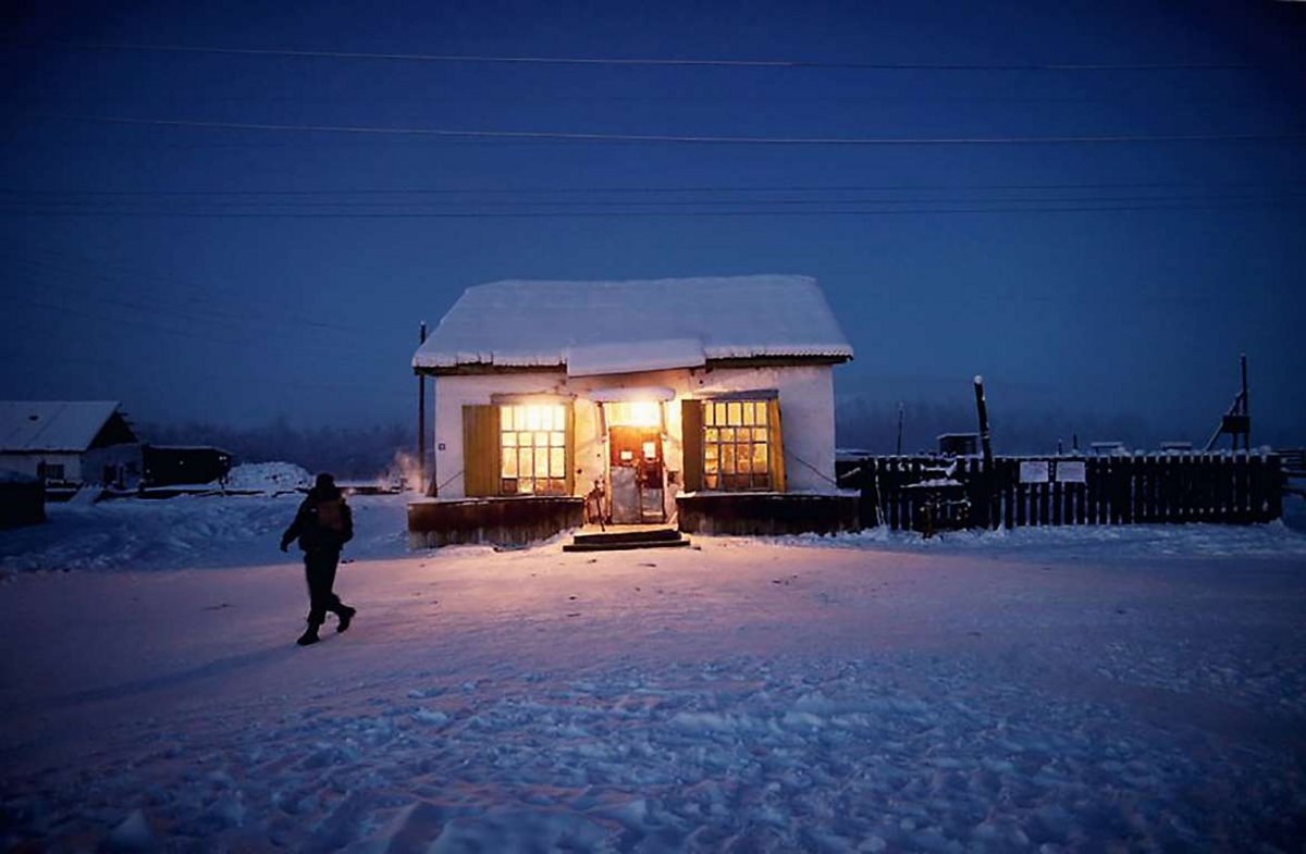 Oymyakon η πιο κρύα πόλη στον κόσμο τα φωτισμένα σπίτια