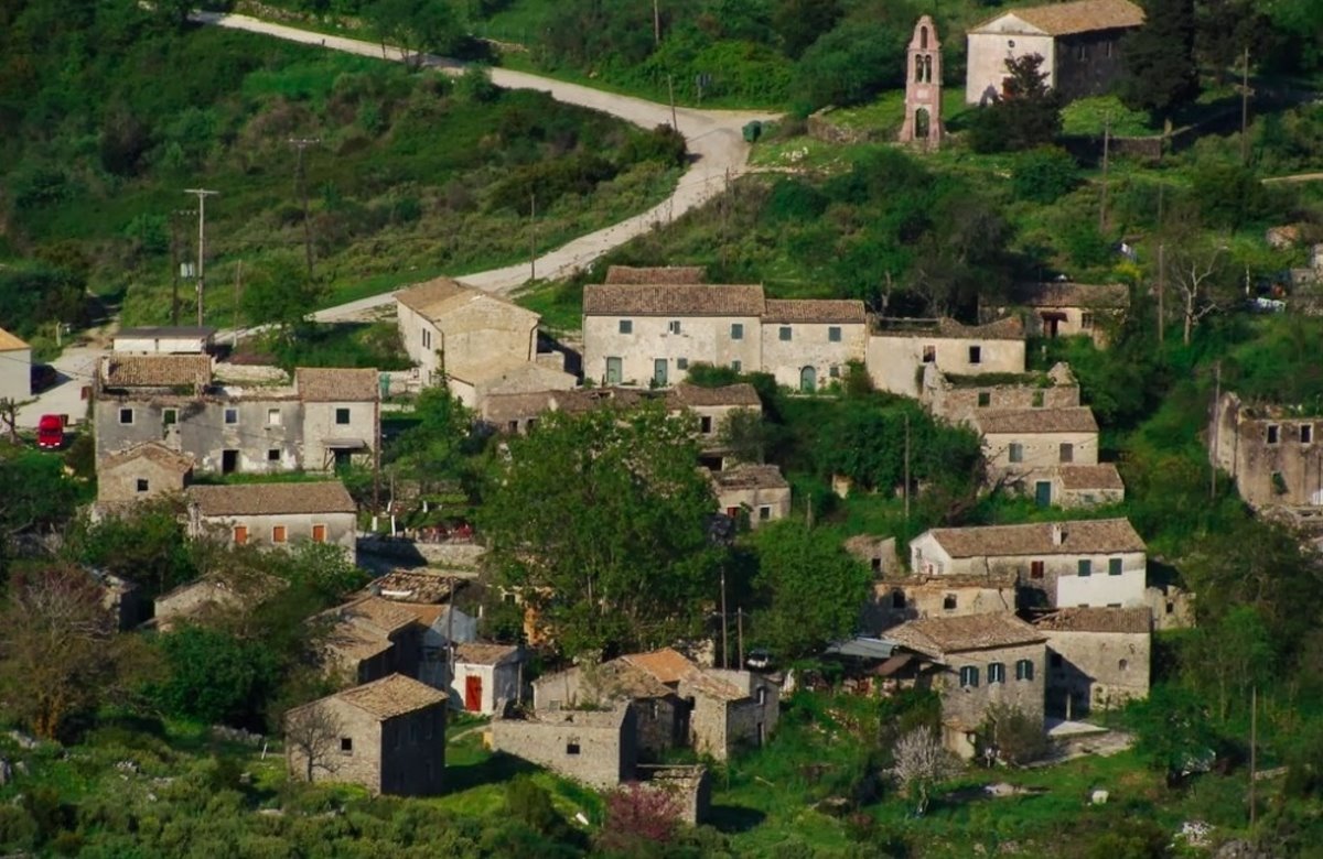 Κέρκυρα όμορφα ορεινά χωριά  Παλιά Περίθεια πέτρινα σπίτια