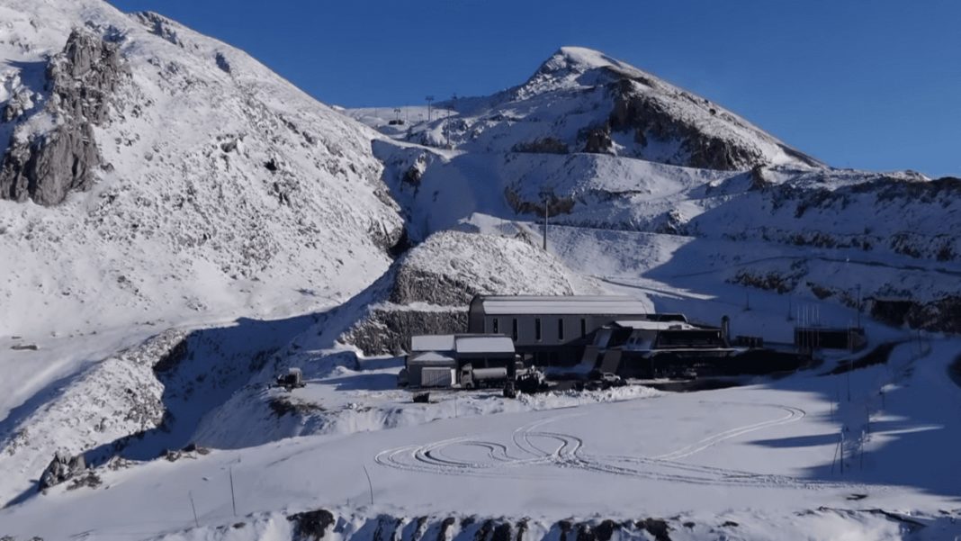 Χιονοδρομικό Κέντρο Παρνασσός χιονισμένο άδειο