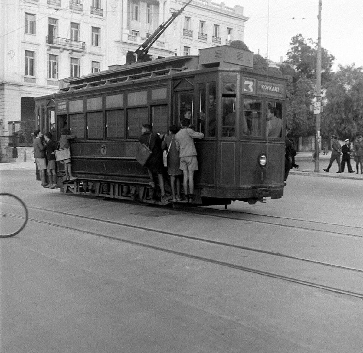Παλιά Αθήνα πλατεία συντάγματος με τραμ