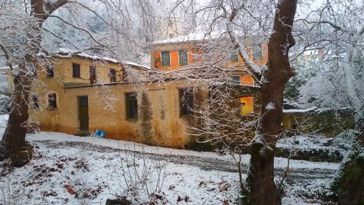 Μεταξοχώρι Θεσσαλίας χιονισμένα σπίτια