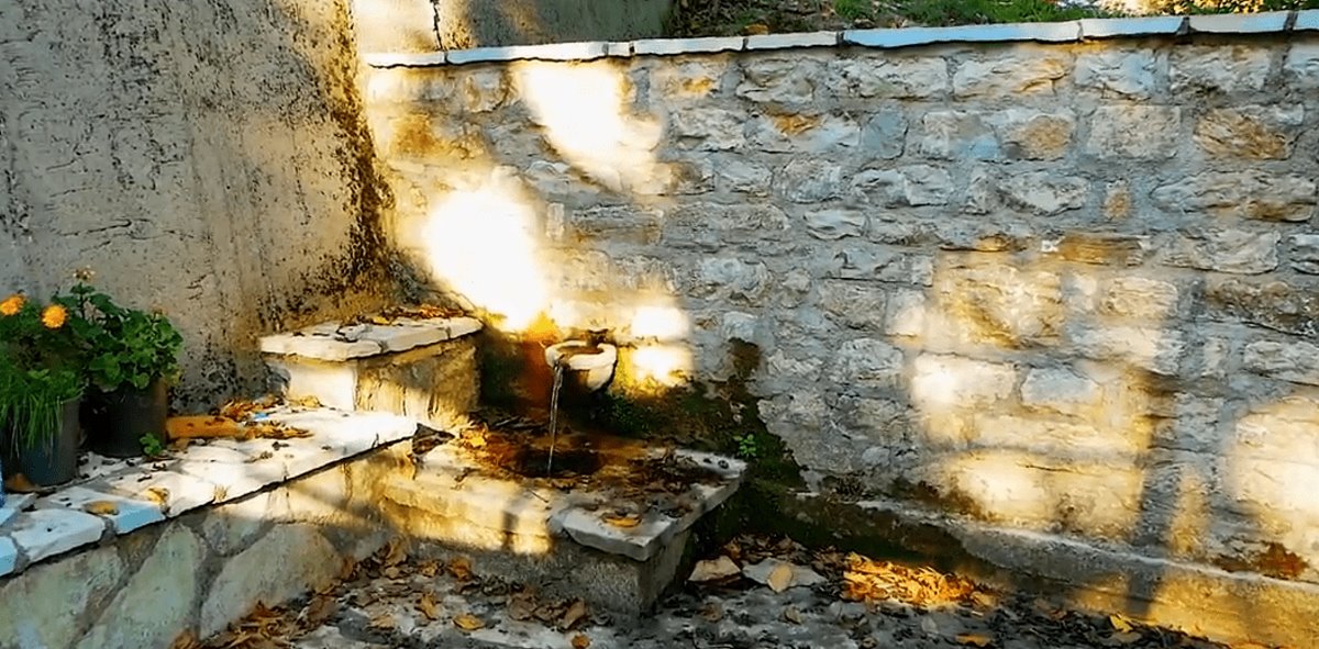 Συγγρέλος Ευρυτανία παραδοσιακός οικισμός με πέτρινες βρύσες