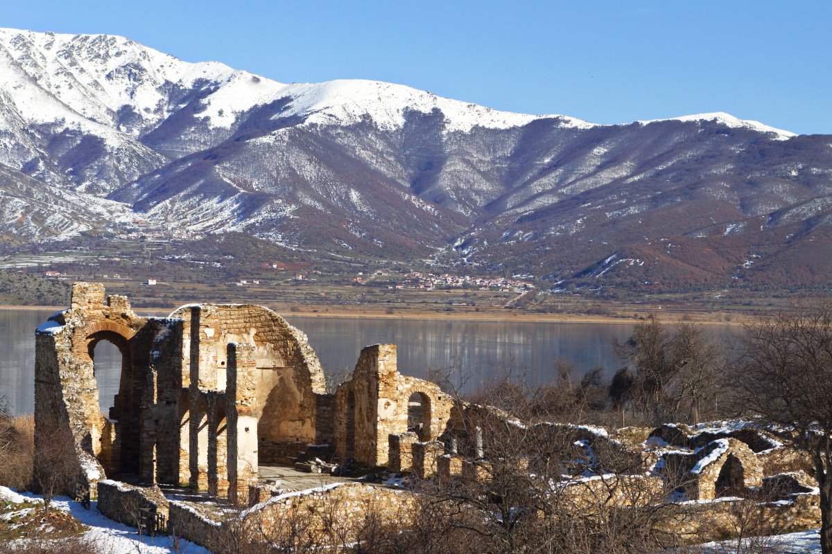 Τα ερείπια της παλιάς Βυζαντινής εκκλησίας του Άγιου Αχίλλειου 