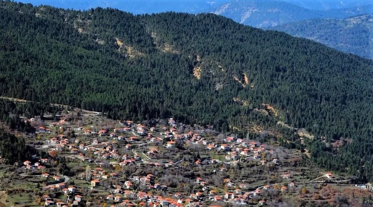 Αρτοτίνα ορεινό χωριό Φωκίδας