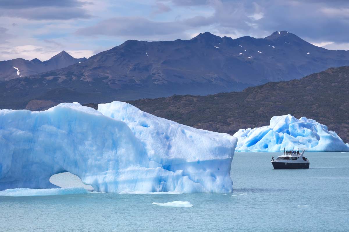 Παγόβουνα στη λίμνη Argentino
