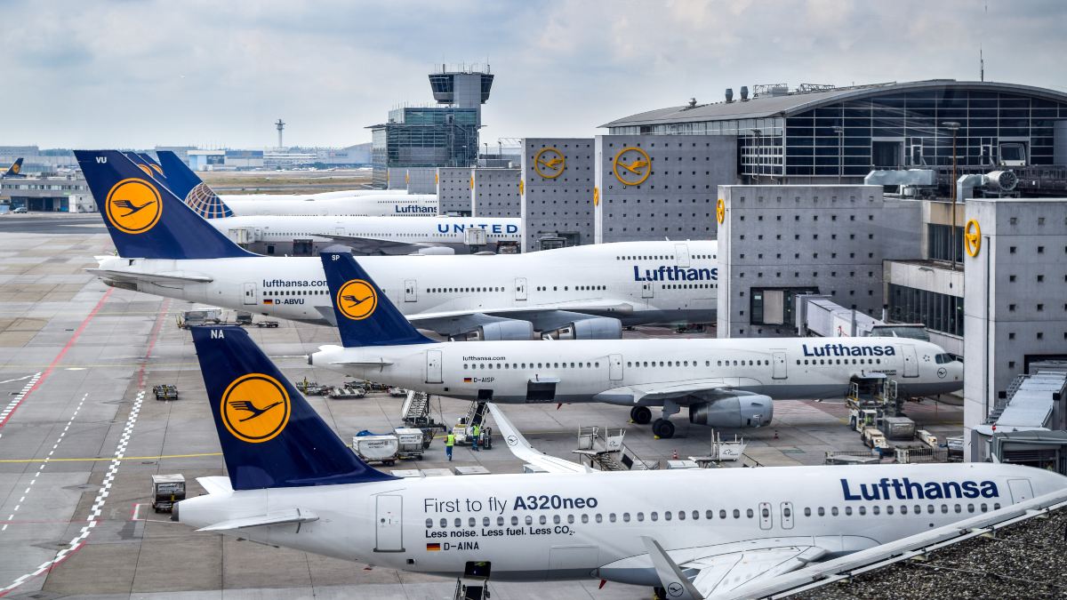 Οι γερμανικές αεροπορικές απαγορεύουν την υφασμάτινη μάσκα