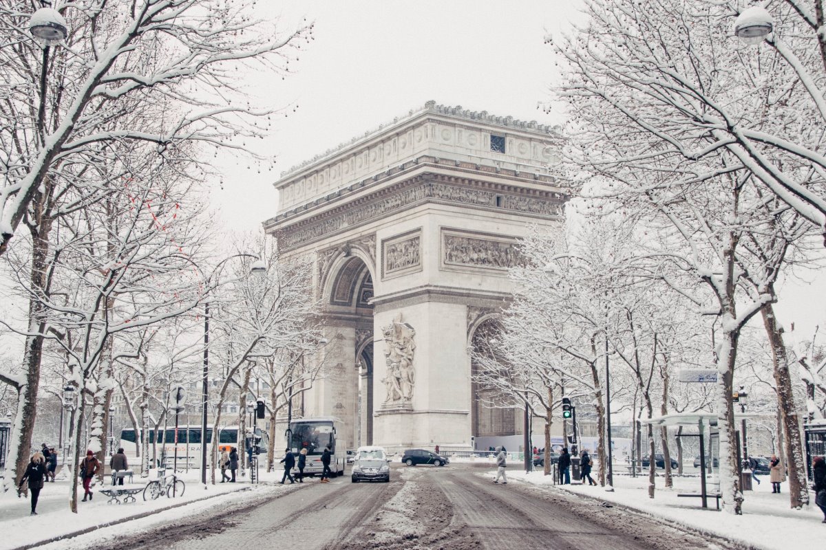 Παρίσι χιονισμένο Arc de Triomphe