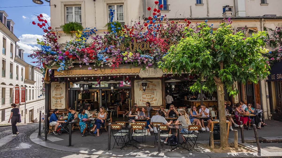 Καφέ στην Μονμάρτη, Παρίσι