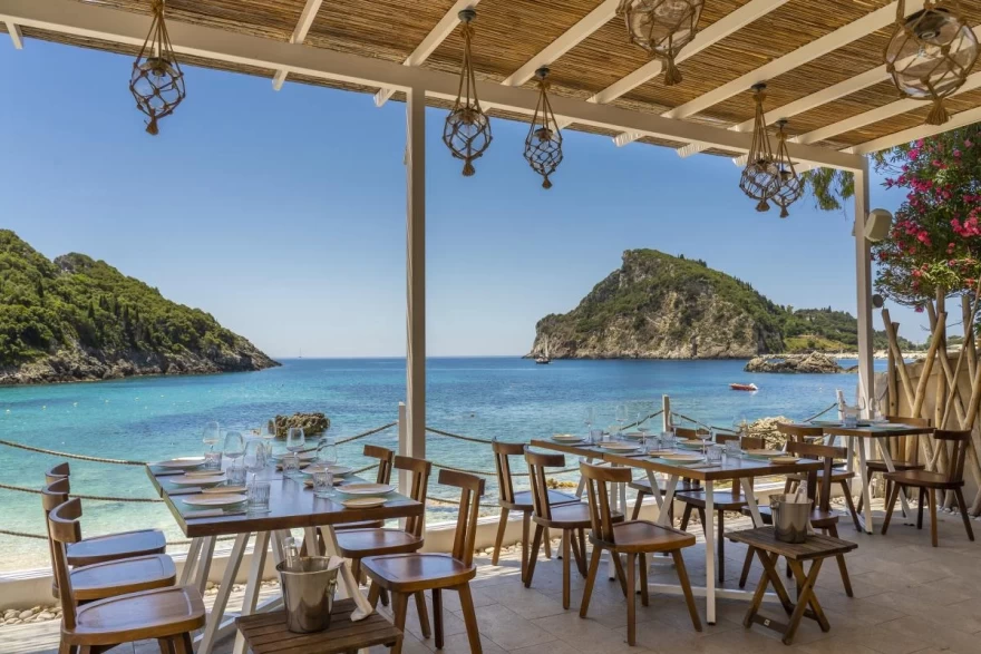 Akron beach bar-restaurant στην Κέρκυρα