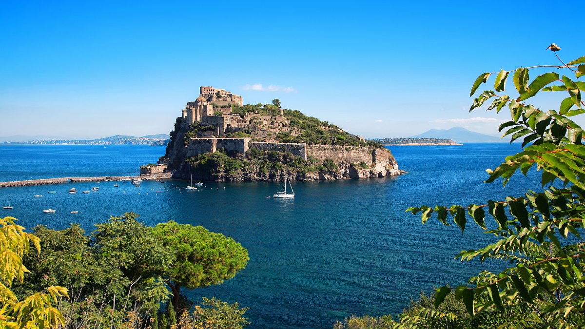 Island-hopping στον κόλπο της Νάπολης: Ανακαλύψτε την Ίσκια, το Κάπρι και την Προτσίντα