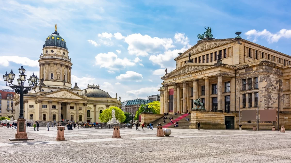 Αίθουσα Μουσικής (Konzerthaus) και Νέα Εκκλησία (Deutscher Dom) στην πλατεία Gendarmenmarkt, Βερολίνο