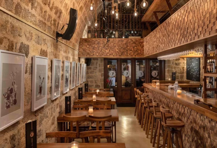 10GR Βοutique Hotel & Wine bar