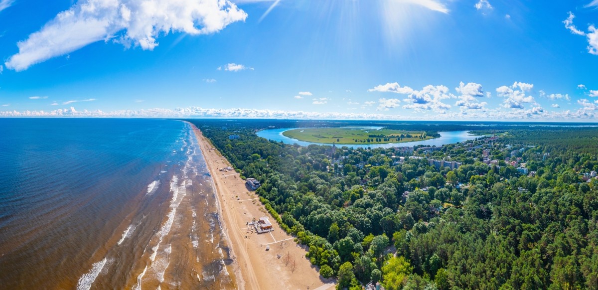 Η παραλία στην Jurmala Λετονία